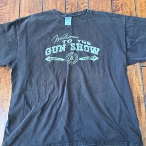 GUN SHOW GRAPHIC TEE